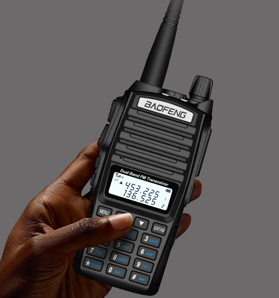 Talkie-Walkie BAOFENG UV-82 Plus — Double Bande VHF/UHF, 5W/8W, IP57, 128 Canaux